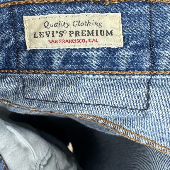 Levi’s Premium Wedgie High Waisted Snug Fit Straight Leg Jeans Size 27 - Picture 8 of 8